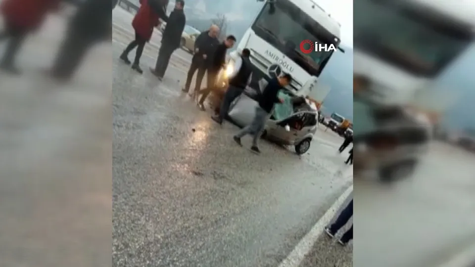 Korkunç kaza! Hafriyat kamyonu altına aldığı otomobili metrelerce sürükledi