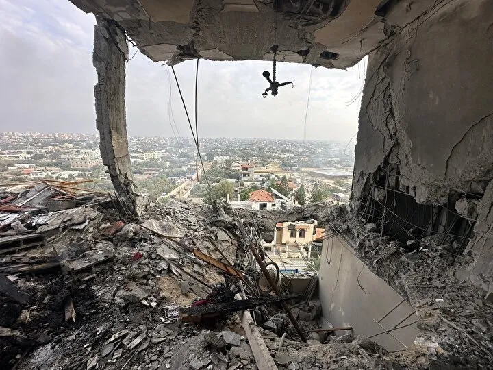İşgalci İsrail kana doymuyor: Gazze’deki mülteci kampı yerle bir oldu! Ölenler arasında çocuklar da var