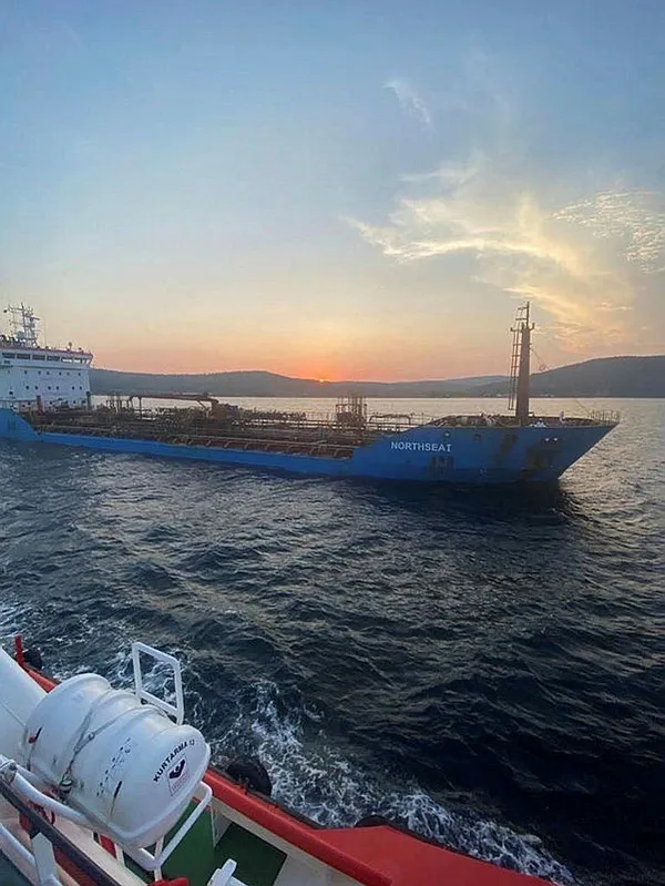 canakkale-bogazinda-tanker-arizasi-rusyadan-yunanistana-gidiyordu-1688448462931.jpg