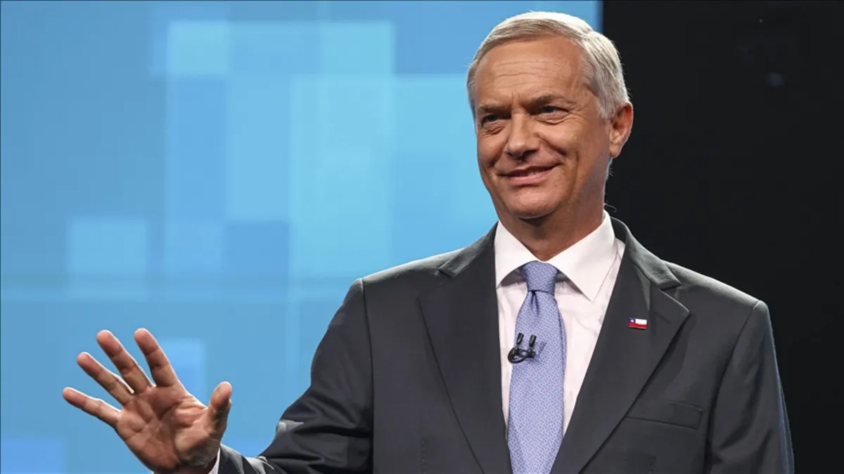 Şili'de devlet başkanı seçimini 16 puan farkla aşırı sağın adayı kazandı