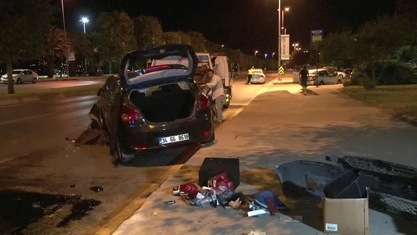 1694922623414.jpeg Emanet araçla takla attı! Otomobil hurdaya döndü: 3 yaralı - 3