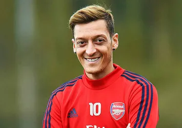 Mesut Özil'den heyecanlandıran Fenerbahçe paylaşımı