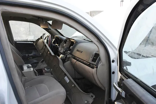 Kabil hurdalığa döndü! Otomobillerini bırakıp kaçmaya çalıştılar yağmacılar iç donanımları bile söktü - 4