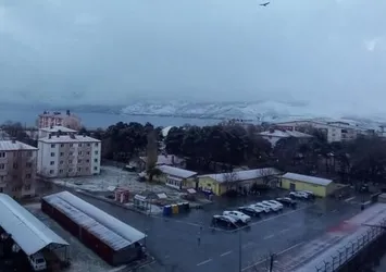 Tatvan'da kar yağışı etkili olmaya başladı