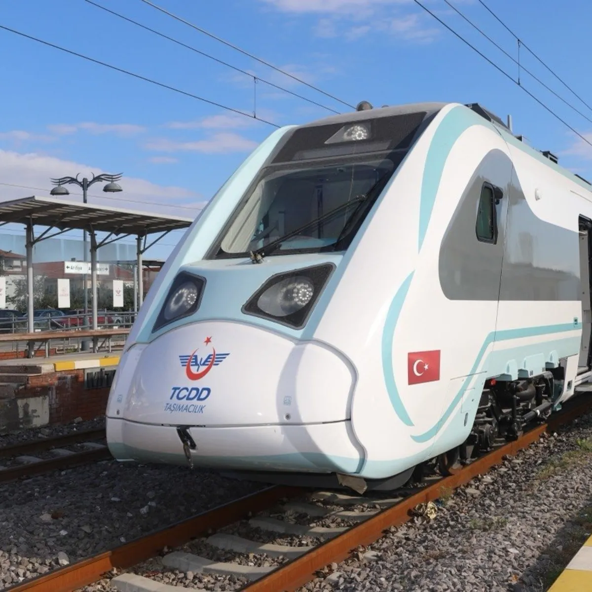Milli elektrikli trenler İstanbul hattına iniyor! Uzunköprü-Halkalı seferleri 22 Temmuz'da başlıyor