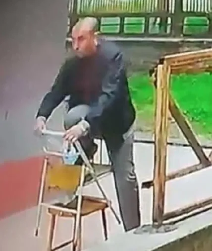 ankarada-bir-garip-hirsiz-taytlari-koklayip-calan-sapiga-cinsel-tacizden-suc-duyurusu-1651579432101.jpg Ankara’da bir garip hırsız! Taytları koklayıp çalan sapığa cinsel tacizden suç duyurusu - 4