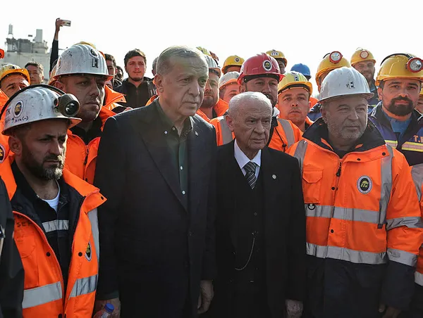 baskan-recep-tayyip-erdogan-ile-mhp-lideri-devlet-bahceli-deprem-bolgesinde-1676904519143.jpg Başkan Recep Tayyip Erdoğan ile MHP Lideri Devlet Bahçeli deprem bölgesinde! - 3