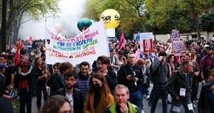 Avrupa’da işçi grevleri büyüyor