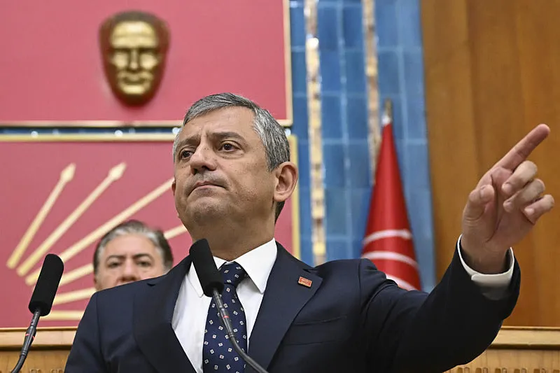 kulis-bilgileri-a-haberde-chpde-istifa-dilekceleri-aliniyor-1784834572054.png Özgür Özel (Foto: AA)