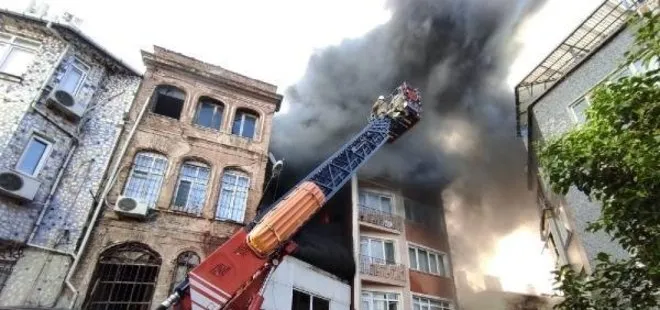 İstanbul’da 2 katlı halı fabrikasında yangın 6 katlı binaya sıçradı