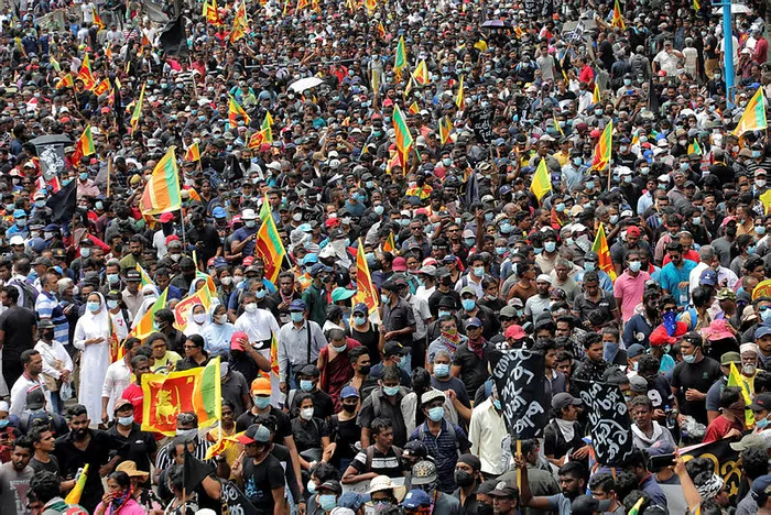 son-dakika-sri-lanka-devlet-baskani-gotabaya-rajapaksanin-ulkeyi-terk-etti-iddiasi-1657660366982.jpg Son dakika: Sri Lanka Devlet Başkanı Gotabaya Rajapaksa ülkeyi terk etti - 3