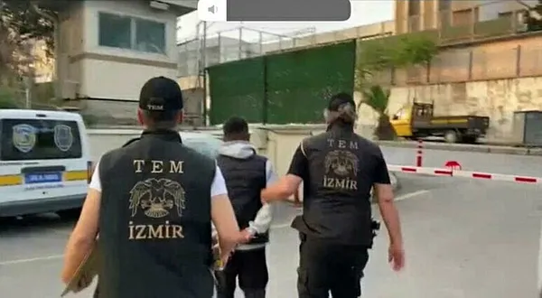 İzmir'de FETÖ'nün mahrem yapılanmasına operasyon - 1