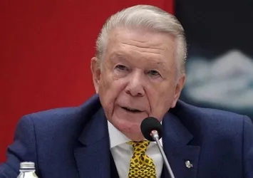 CHP yandaşları kavgaya tutuştu! Uğur Dündar ile Enver Aysever arasında laf dalaşı: Atatürk'ü pazarladınız