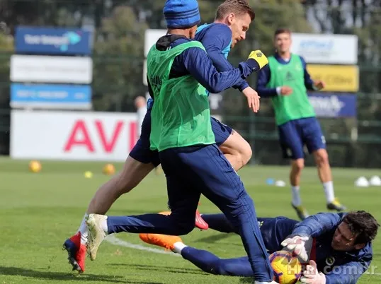 Fenerbahçe idmanında dikkat çeken detay! 18