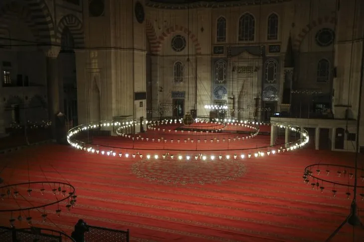 Türkiye'de bayram sabahı! Camiler bayram namazında boş kaldı...