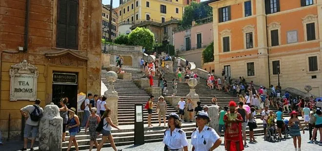 Roma’da İspanyol Merdivenleri’ne oturma yasağı! Büyük ceza kesilecek...