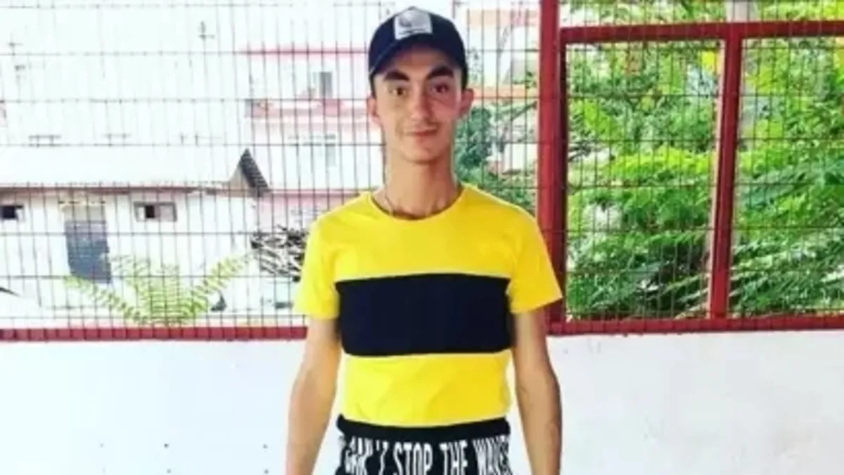 Evinin önünde bıçaklı kavgada boynundan yaralandı