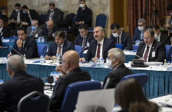 son-dakika-adalet-bakani-abdulhamit-gulden-istihdam-mujdesi-binlerce-personel-alinacak-1637744184179.jpg Son dakika: Adalet Bakanı Abdulhamit Gül'den istihdam müjdesi: Binlerce personel alınacak - 2