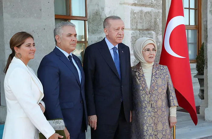 son-dakika-baskan-erdogan-kolombiya-cumhurbaskani-ivan-duqueden-onemli-aciklamalar-1653061961449.jpg Son dakika: Başkan Erdoğan Kolombiya Cumhurbaşkanı Ivan Duque'den önemli açıklamalar - 3
