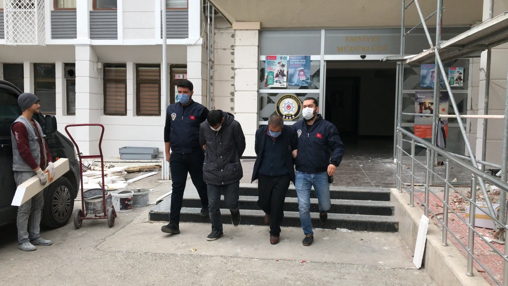 Cezaevinden izinli olarak çıktı! Çakmağı altın diye sattı