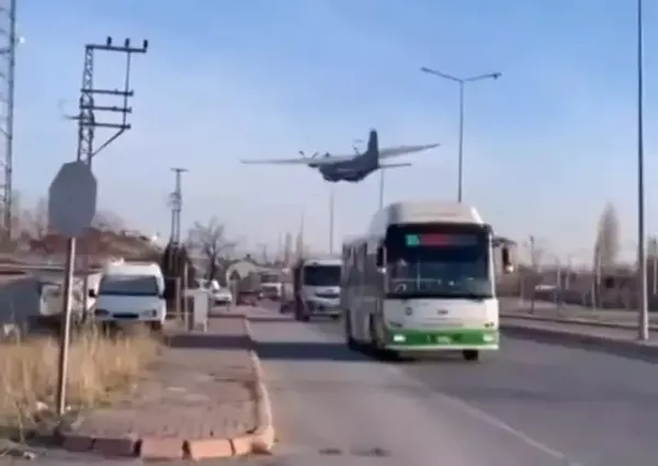 Son dakika | C-160 kargo uçağı acil iniş yaptı - 1