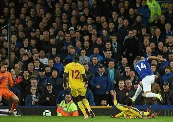 Cenk Tosun attı, Everton kazandı!