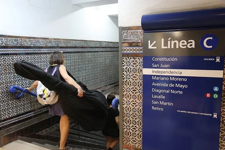 Buenos Aires metrosunda Endülüs Sanatı