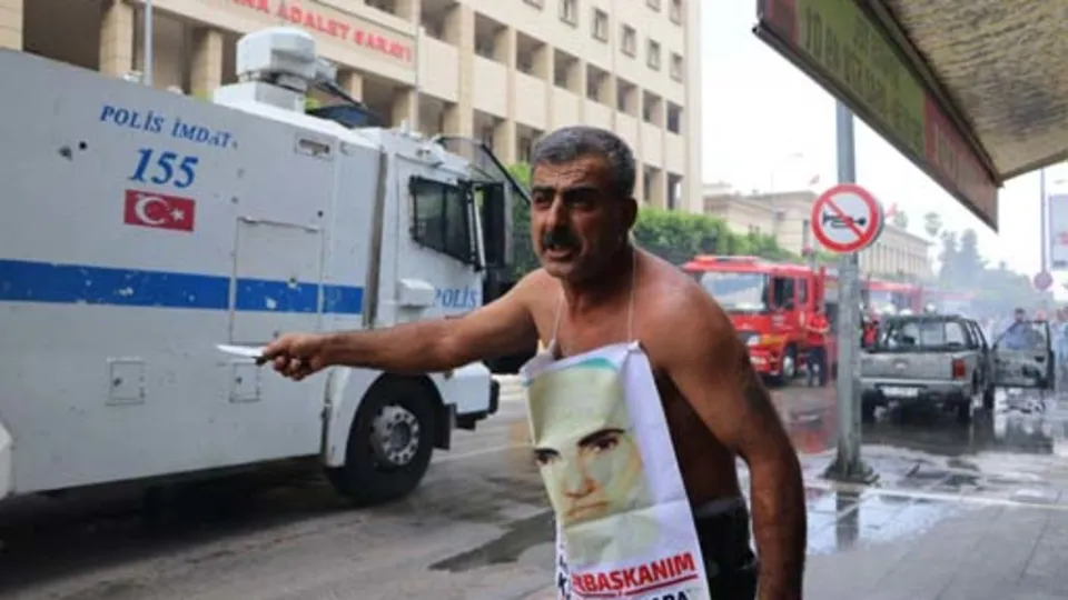 Fahriye Kara'nın oğlu aracı ateşe verdi