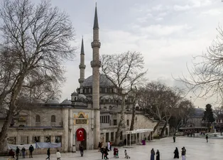 5 Aralık Cuma hutbesi konusu: İnsan, Huzuru İbadetle Elde Eder