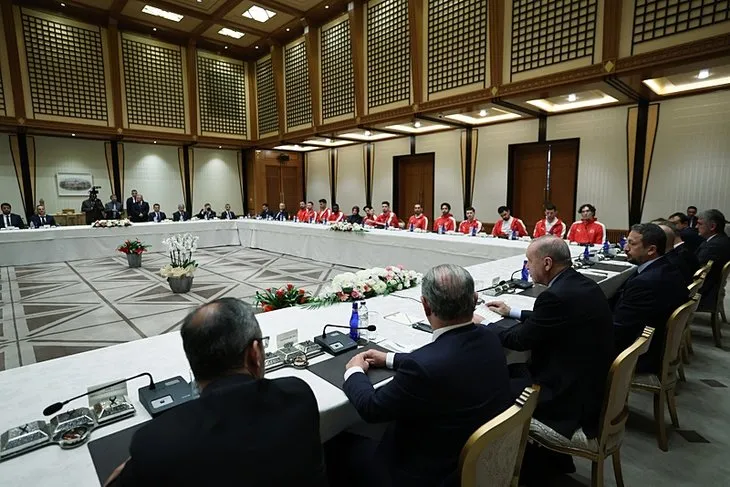 Başkan Erdoğan 12 Dev Adam'ı kabul etti