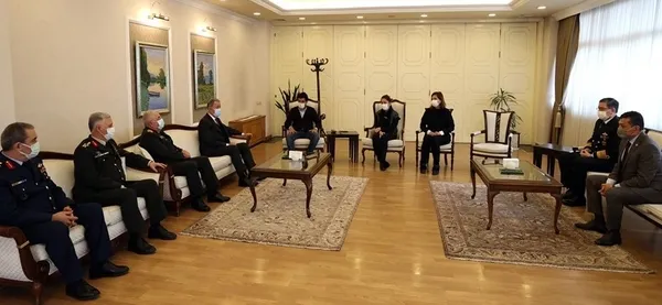 Bakan Hulusi Akar ve TSK komuta kademesinden Bitlis şehitlerinin Ankara’daki ailelerine taziye ziyareti