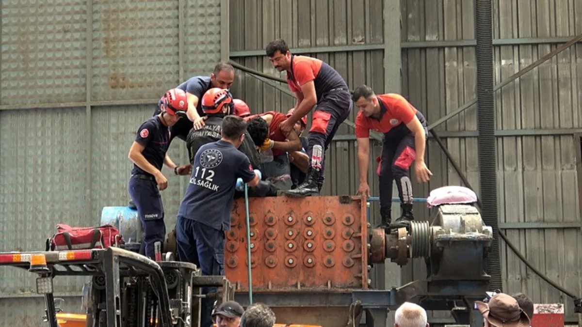 Antalya'da dehşet anları! Kırım makinesinin içine düşen işçinin iki ayağı da koptu
