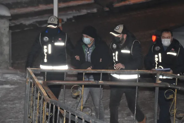 CHP’li Bilecik Belediye Başkanı Semih Şahin’in mal varlığında dikkat çeken artış! Rüşvet gölgesinde lüks hayat! Sucuk bile istemişler