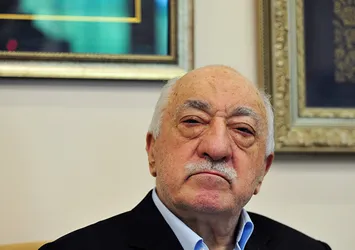 FETÖ'nun kapatılan gazetesi yeniden hortladı