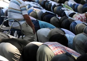 Diyanetten "taburede namaz" uyarısı
