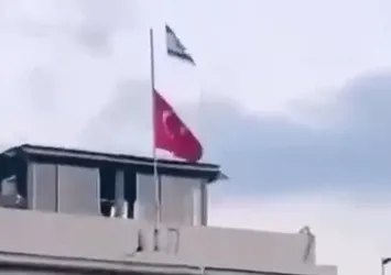 İsrail'den Türk Bayrağı'na yönelik skandal provokasyon! Tehdit edip drone ile bayrak çektiler...
