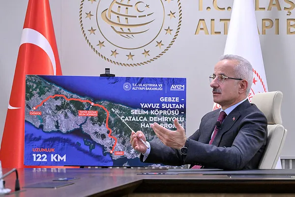 Türkiye’de seyahat rekoru! Bakan Uraloğlu rakam vererek duyurdu