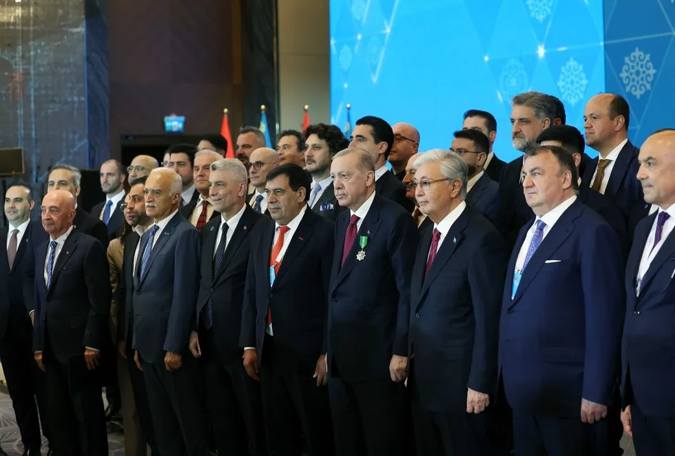 baskan-erdoganin-turkistan-cikarmasi-dunyada-yanki-uyandirdi-1778937252727.jpg Başkan Recep Tayyip Erdoğan, Türkiye-Kazakistan İş Forumu Kapanış Toplantısı'nda yaptığı konuşmada, ʺHazar Geçişli Orta Koridor'un ihyası için çalışıyoruzʺ dedi. (İHA)