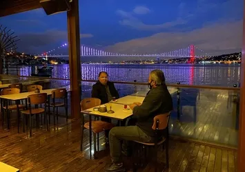 102 gün sonra ilk çay! Kısıtlama kalktı kafelere gittiler