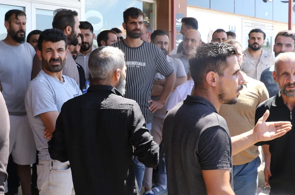 1788813480573.jpg Antalya’da 1,2 milyarlık karşılıksız çek vurgunu: Yakınlarını ve köylülerini milyarlık dolandıran esnaf tutuklandı - 1