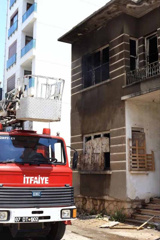 Sinirleri zıplatan olay! "Ne yapayım yakmadan duramıyorum" dedi ve binayı ateşe verdi - 2