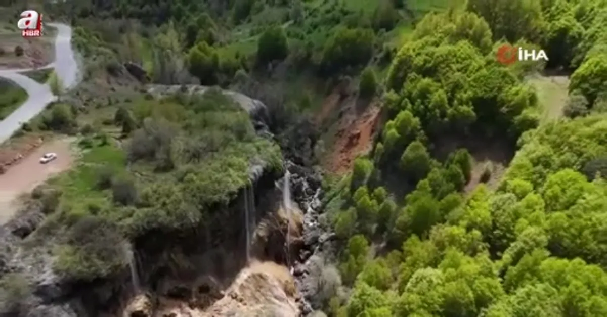 Masalsı görüntülere sahne olan şelale
