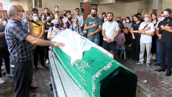 genc-muzisyen-yeliz-aykac-hayatini-kaybetti-25-yasindaki-kizi-yogun-bakimda-ailesi-ayakta-duramadi-1626766064186.jpg Genç müzisyen Yeliz Aykaç hayatını kaybetti 2.5 yaşındaki kızı yoğun bakımda! Ailesi ayakta duramadı - 4