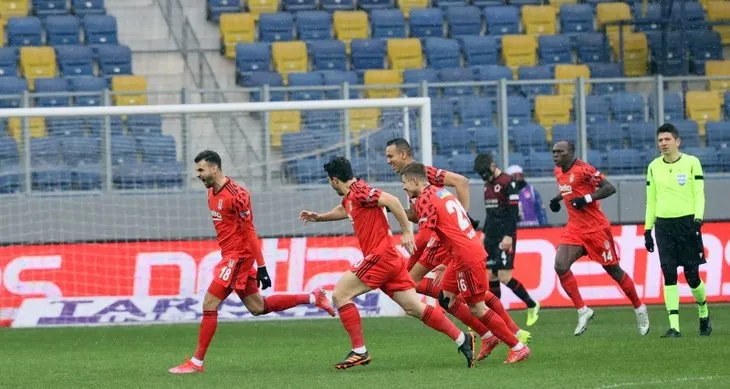 Beşiktaş ve Galatasaray arasında transfer rekabeti iyice kızıştı! Yılın çalımı