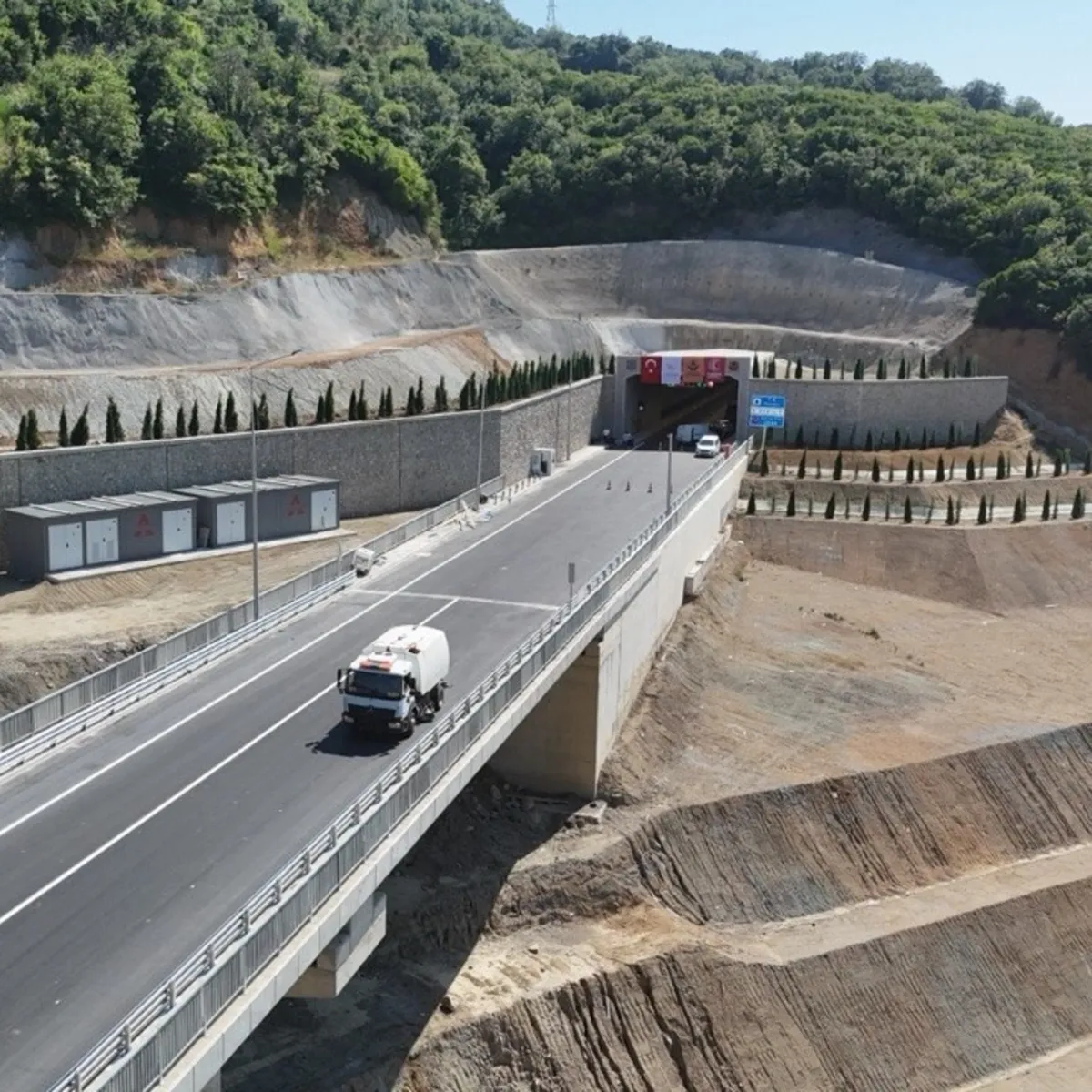 Yalova ile Armutlu Arasındaki Ulaşım Süresi Yarıya Düşüyor