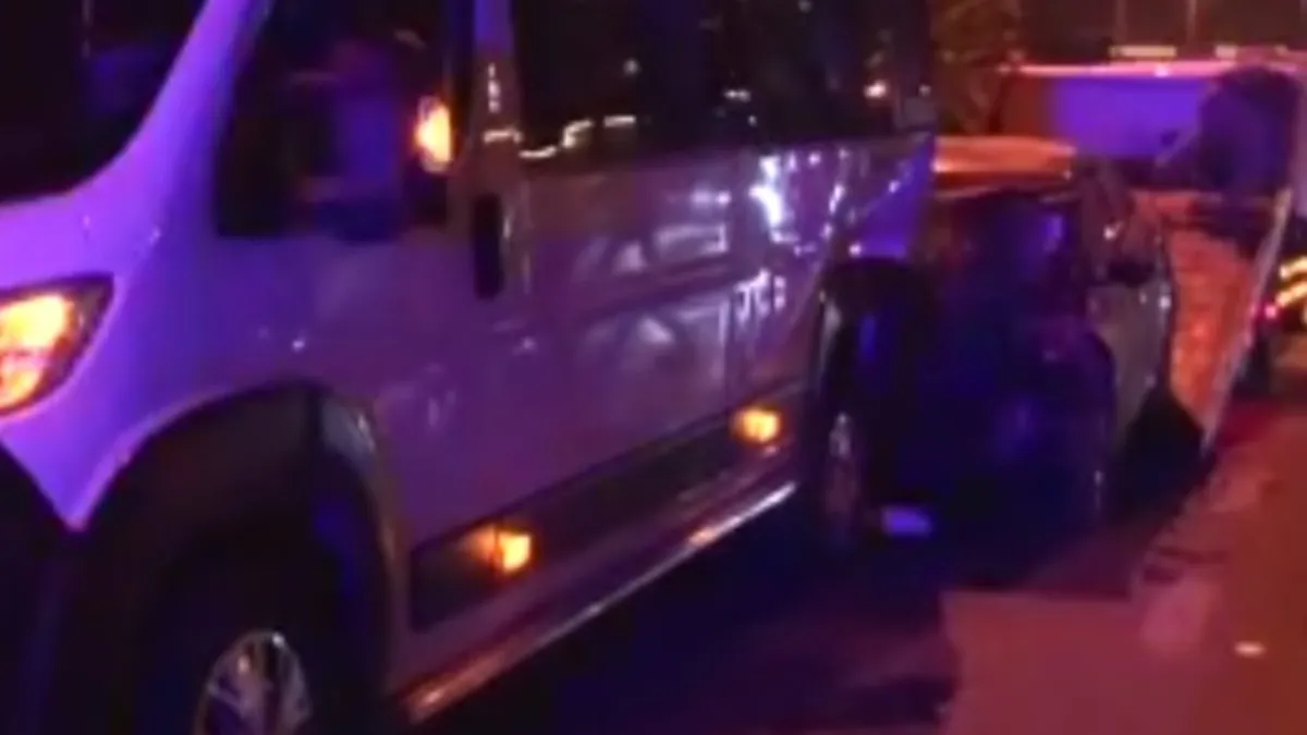 Kartal'da bir otomobil ortalığı birbirine kattı: 3 yaralı