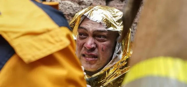 İstanbul’da 2 katlı bina alevlere teslim oldu: İlk önce camlar patladı ardından patlama oldu - 2
