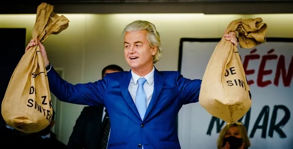 AK Parti Sözcüsü Ömer Çelik’ten Hollandalı siyasetçi Geert Wilders’a sert tepki! İnsanlık düşmanı çirkin bir faşistsin!