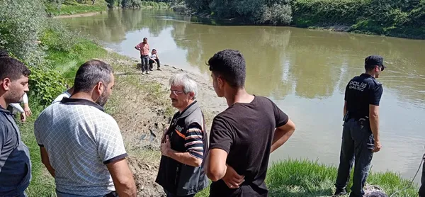sakarya-nehrinde-akintiya-kapilan-10-yasindaki-muhammedin-cansiz-bedeni-bulundu-1657103036572.jpg Sakarya Nehri'nde akıntıya kapılan 10 yaşındaki Muhammed'in cansız bedeni bulundu - 4