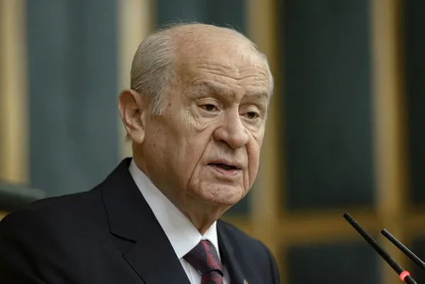 son-dakika-mhp-genel-baskani-devlet-bahceliden-manisada-aday-belli-karar-net-mitingi-bahceliden-onemli-aciklam-1666536521842.jpg